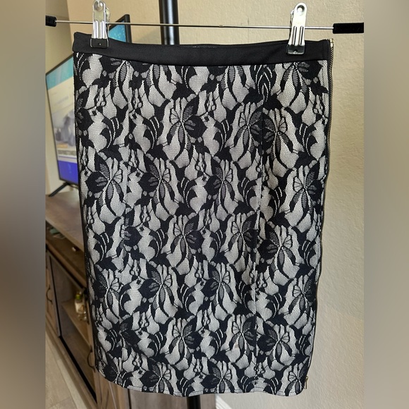 G by Guess lace pencil skirt size Small - Picture 3 of 6